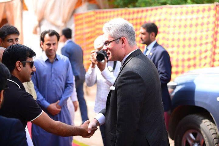 Handshake between the Portuguese Ambassador and a farm host